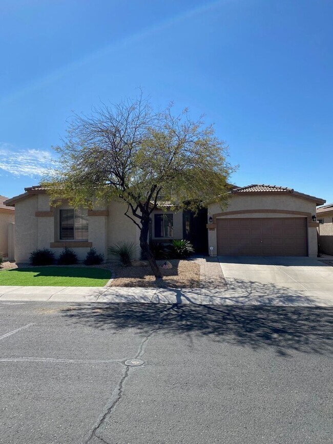 Building Photo - Upgraded and Spacious 5 Bed/3 Bath in Northwest Phoenix