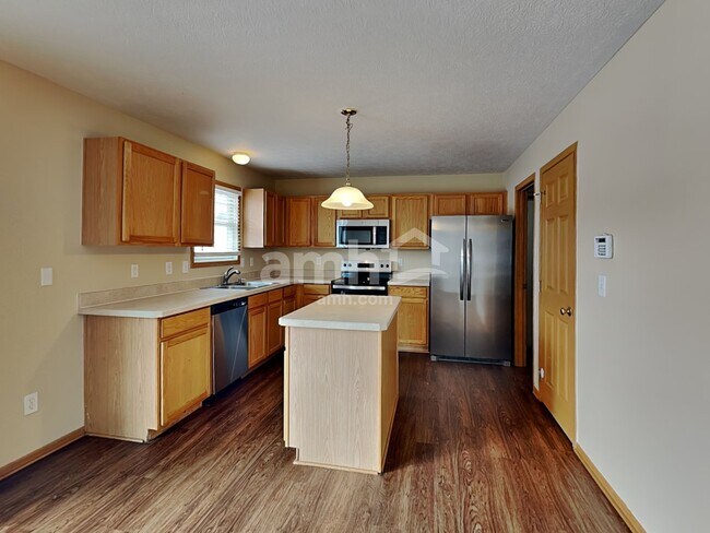 Building Photo - 69 Hutchison St