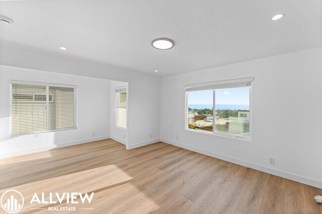 Building Photo - OCEAN VIEWS! Renovated 2 Bed, 2.5 Bath Townhome in San Clemente!