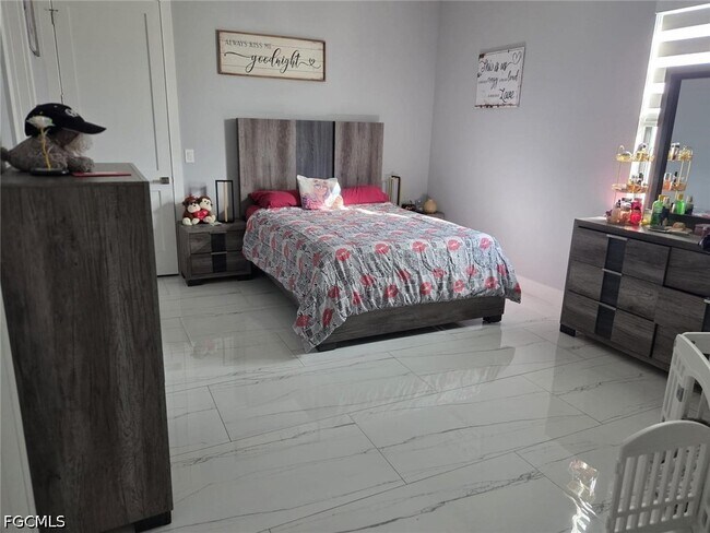 Building Photo - 8049 Memory Cir