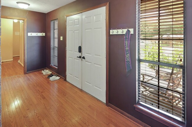 Building Photo - 1406 Angelina Cir