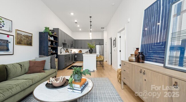 Building Photo - 704 W Tremont Ave