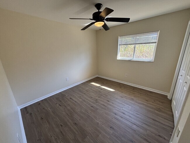 Building Photo - 2217 Leda Ave S