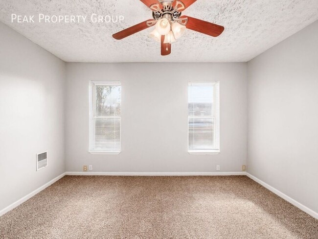 Building Photo - 418 E Mithoff St