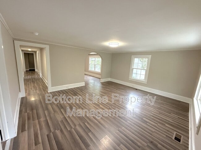 Building Photo - 1429 W Horah St