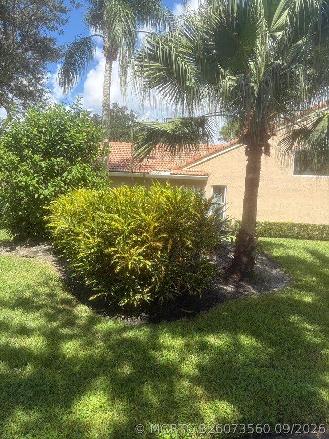 Building Photo - 1604 Rosewood Way
