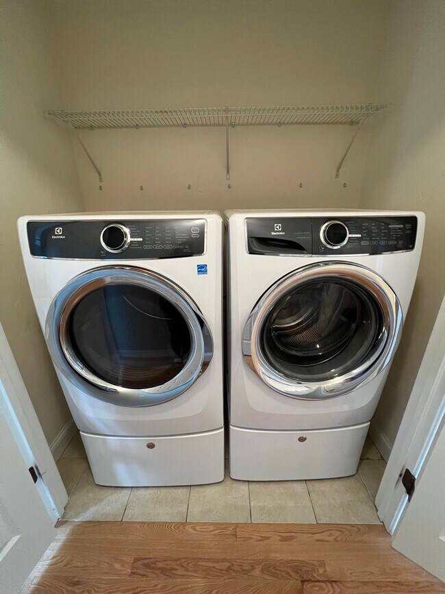 Building Photo - 10 Juneberry Ln