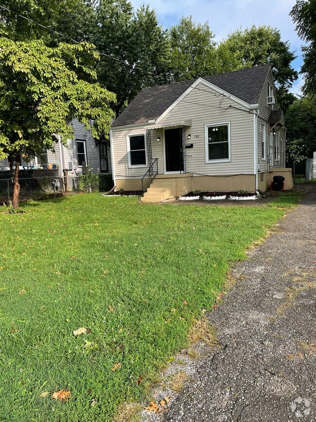 Building Photo - Beautifully renovated 3 bedroom house!