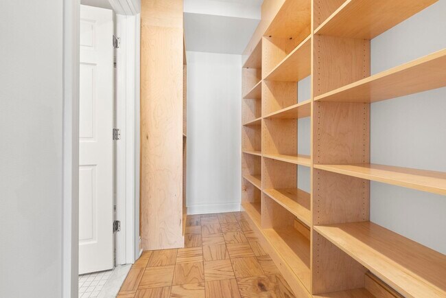 Building Photo - 200 Shearwater Ct W