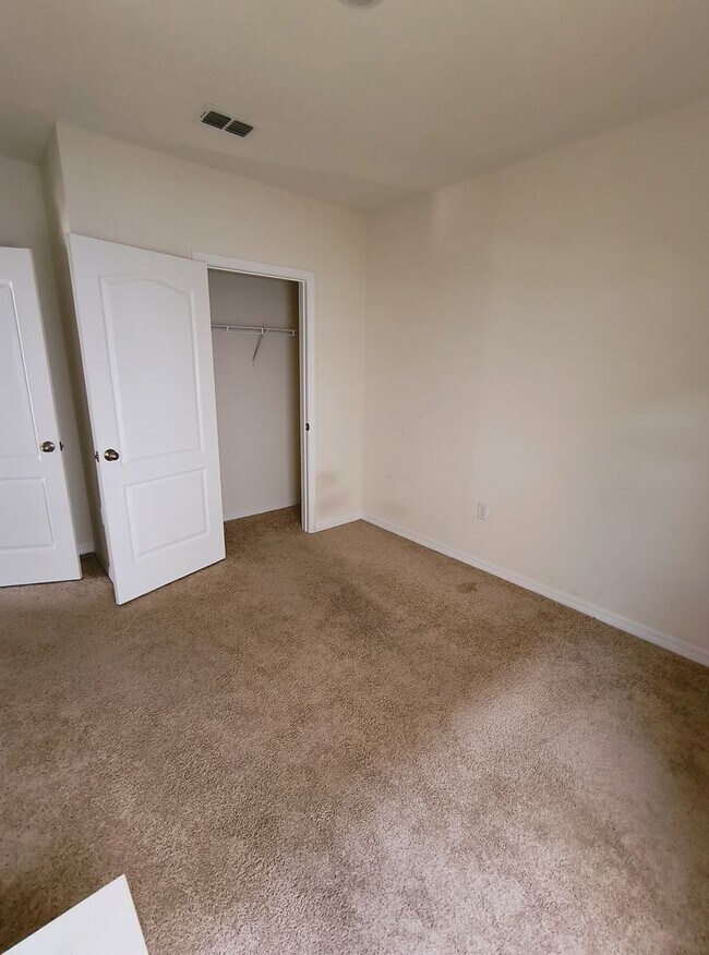 Building Photo - 1065 Cambridge Dr