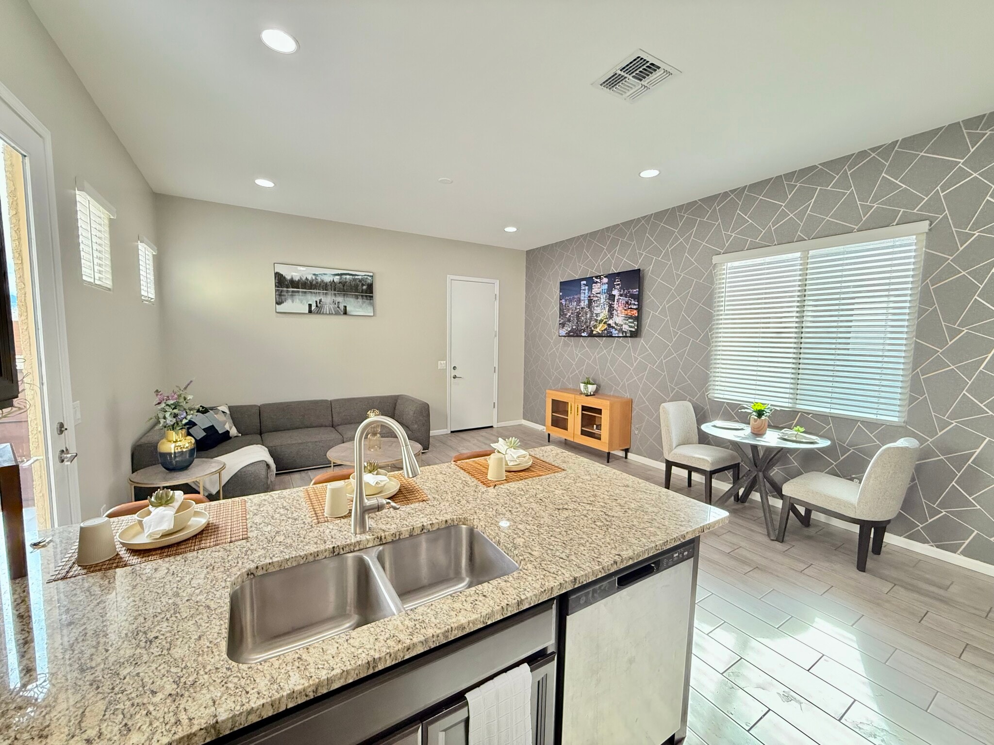 Building Photo - 8060 S Desert Indigo Dr