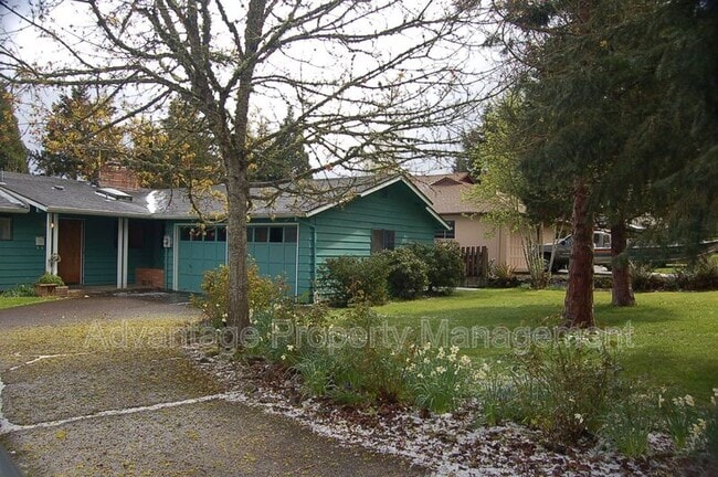 Building Photo - 259 Walnut Dr S
