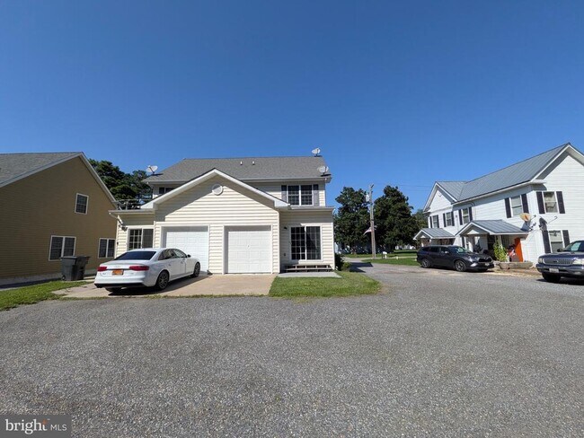 Building Photo - 310 Del Rhodes Ave