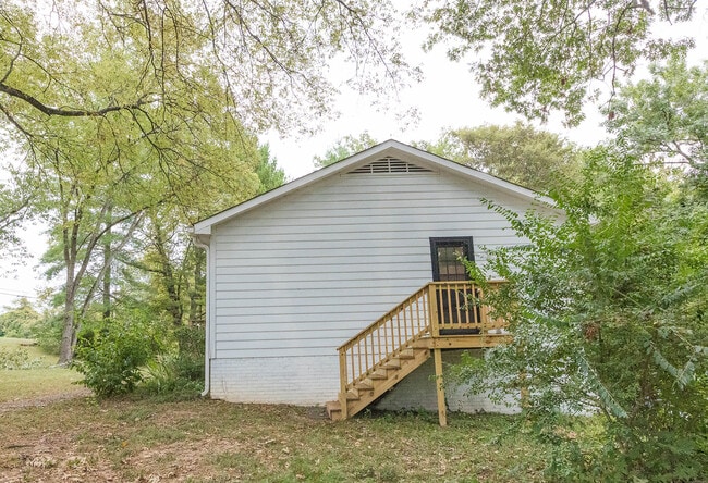 Building Photo - 210 Elliott Ct