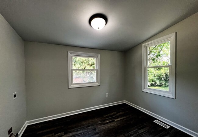Building Photo - Brand New High Point 2 Bed, 1 Bath with Bo...