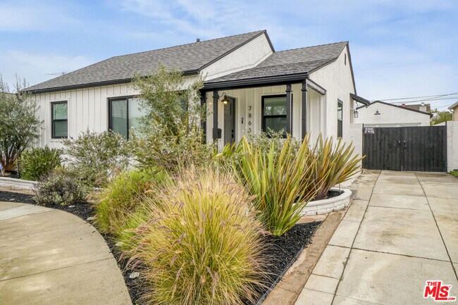 Primary Photo - 7868 Naylor Ave