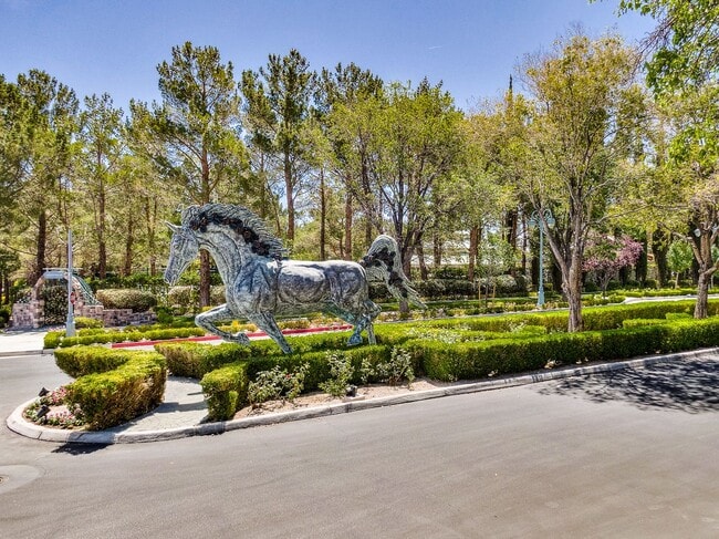 Building Photo - Beautiful 4Bd, 4Bth home in Guard Gated Community near Tivoli Village.