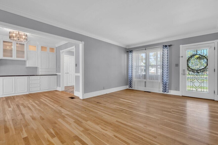 Building Photo - 4220 Los Coyotes Diagonal