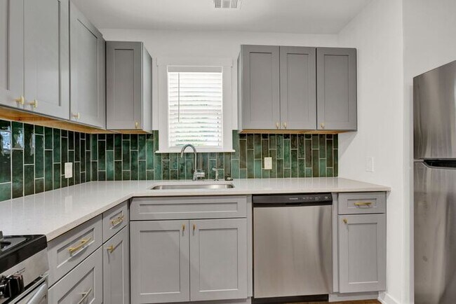 Building Photo - Stunning 3-Bedroom Home with Modern Upgrades in Tulsa