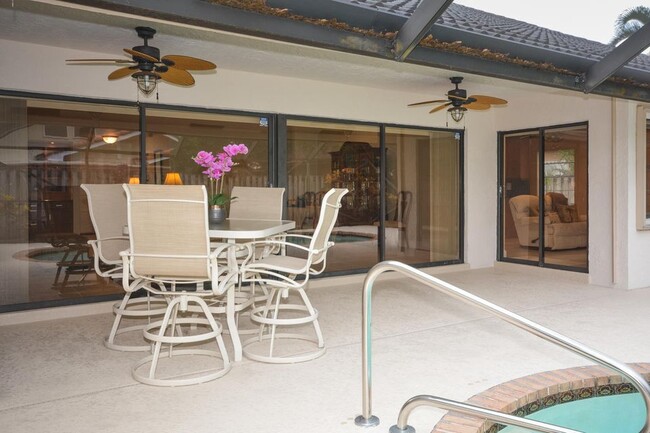 Covered patio is great for entertaining - 4355 NW 25th Way