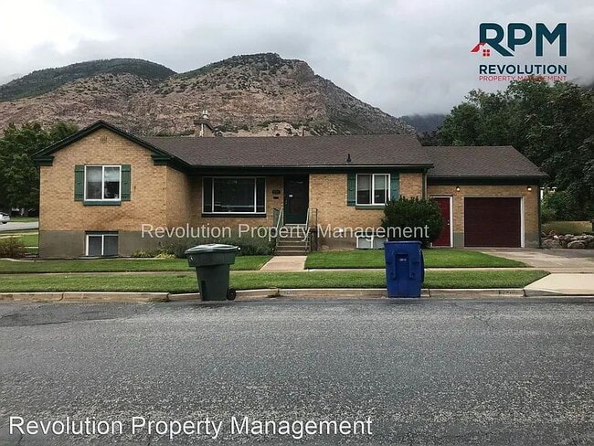 Building Photo - "Charming 2-Bed, 2-Bath Retreat in Ogden –...