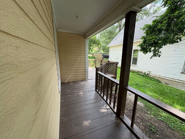 Building Photo - Updated 4 bed 1.5 Bath in Omaha