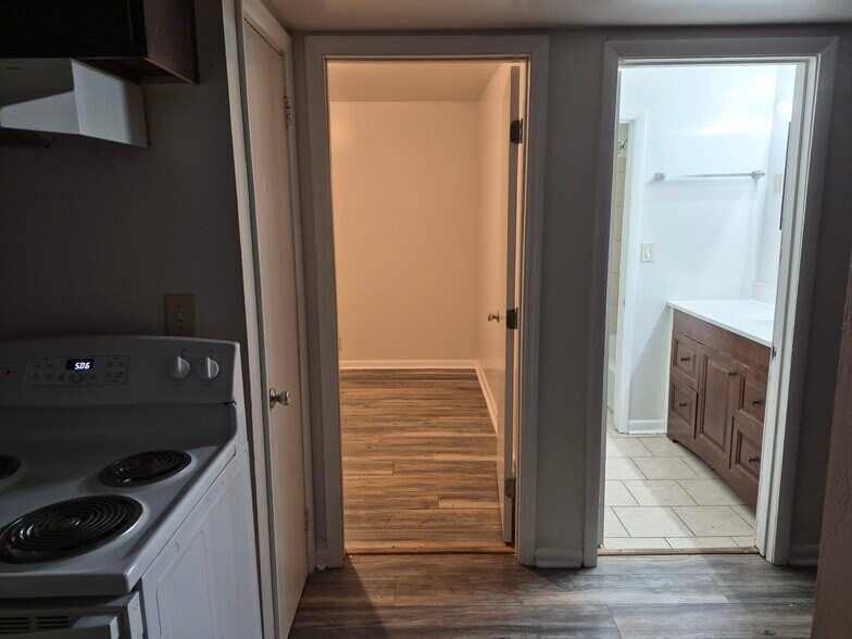 Building Photo - 1717 24th Ave N