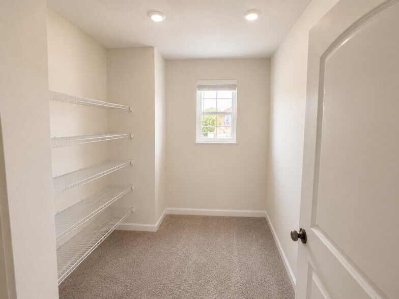 Building Photo - 330 Ellis Ln