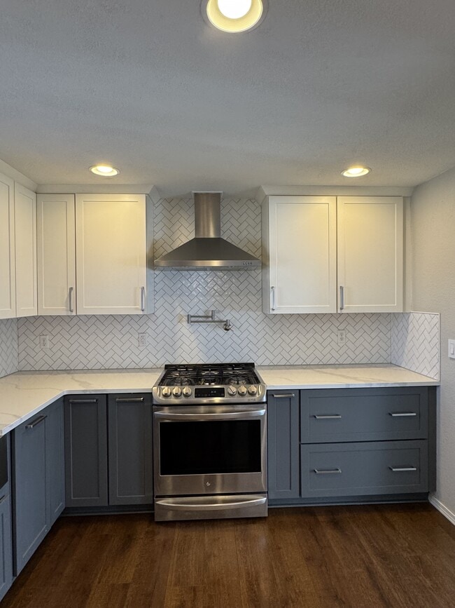 Building Photo - 935 Fairfield Cir
