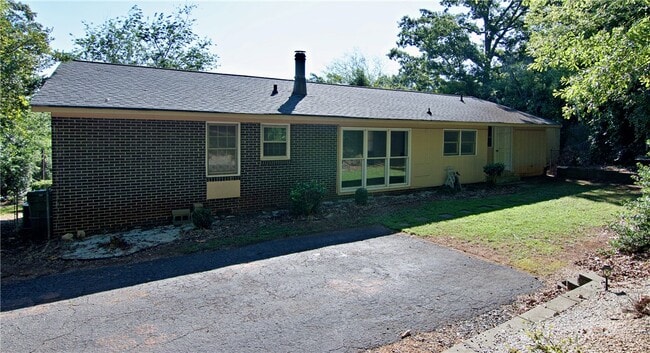 Building Photo - 102 Broad St
