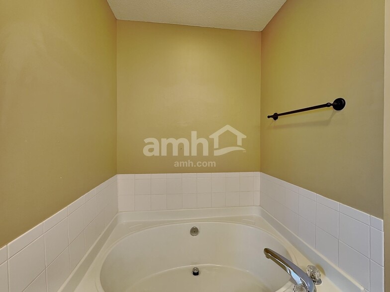 Building Photo - 3498 Torrington Ln