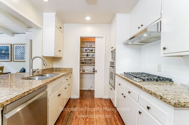 Building Photo - 360 Glenullen Dr