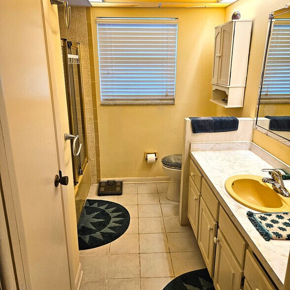 Full Bathroom - 12655 5th St