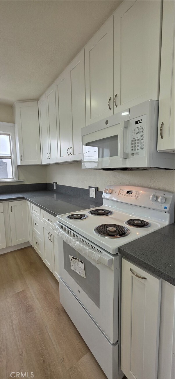 Building Photo - 2838 E 4th St