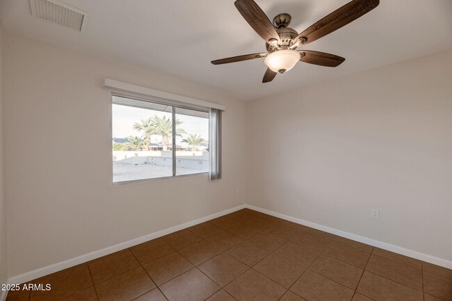 Building Photo - 9822 W Silver Bell Dr