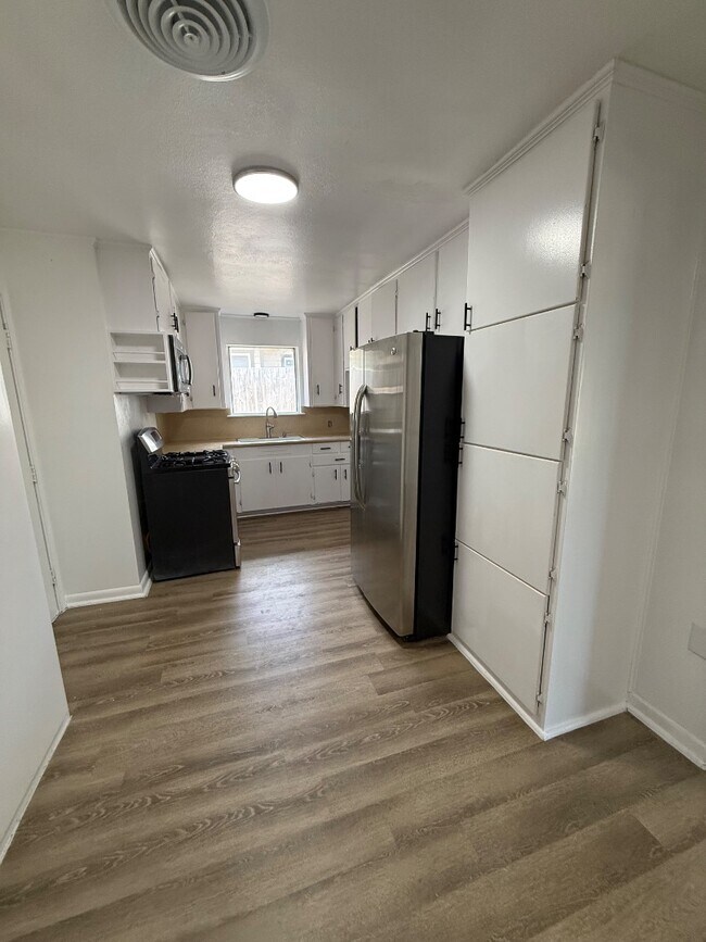 Building Photo - 1126 Stratton Dr