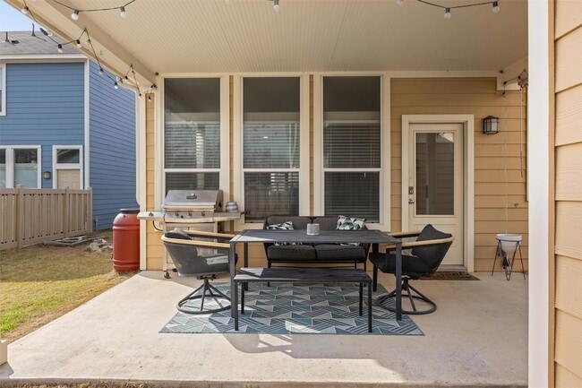 Building Photo - 1117 Nevarez