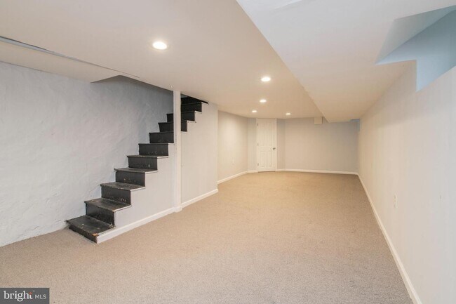 Building Photo - 4328 Freeland Ave