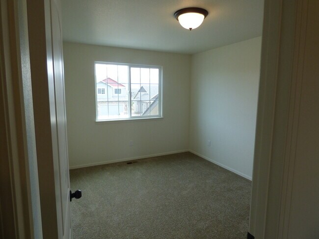 Building Photo - Spacious 3 Bedroom, 2.5 Bathroom Home in Berthoud- Easy Commuting!