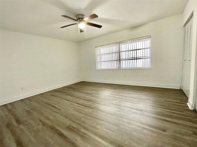 Building Photo - 9357 SW 77th Ave
