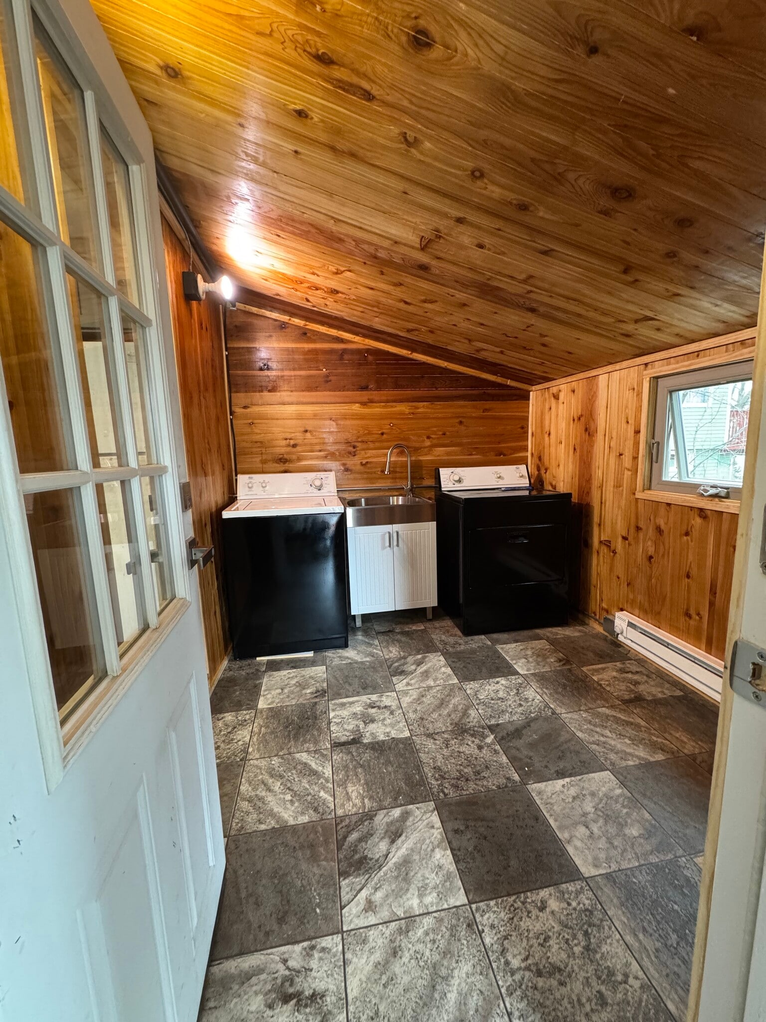 Building Photo - 923 7th St S