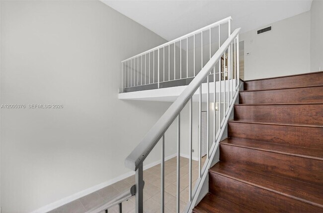 Building Photo - 8550 SW 109th Ave