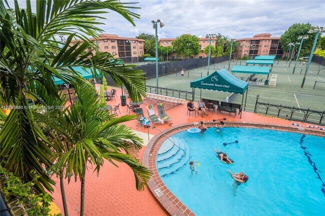 Building Photo - 630 Tennis Club Dr