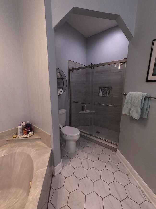 Building Photo - 998 Fay Dr