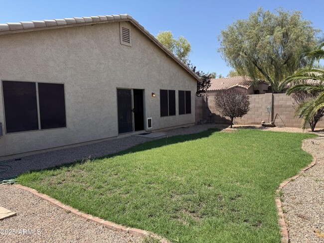 Building Photo - 2633 E Riviera Dr