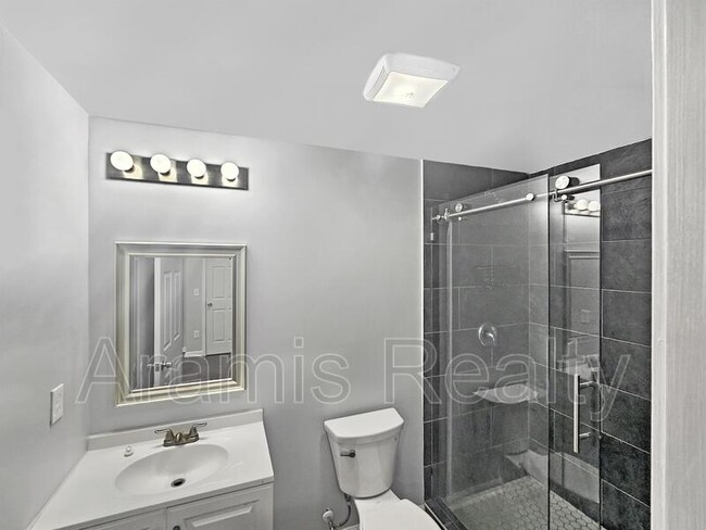 Building Photo - 1519 Olympian Way SW