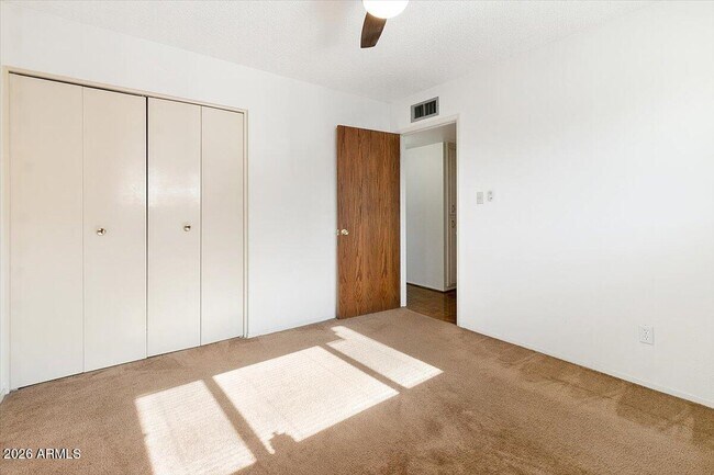 Building Photo - 1118 E Laguna Dr