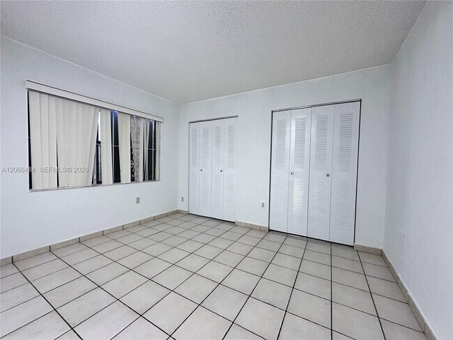 Building Photo - 2740 W 63rd Pl