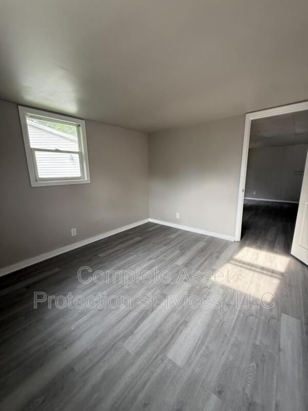 Building Photo - 430 Woodlawn Ave
