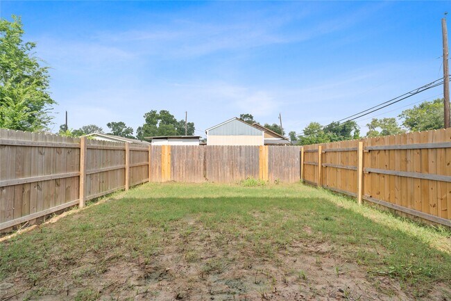 Building Photo - 8025 Virgil St